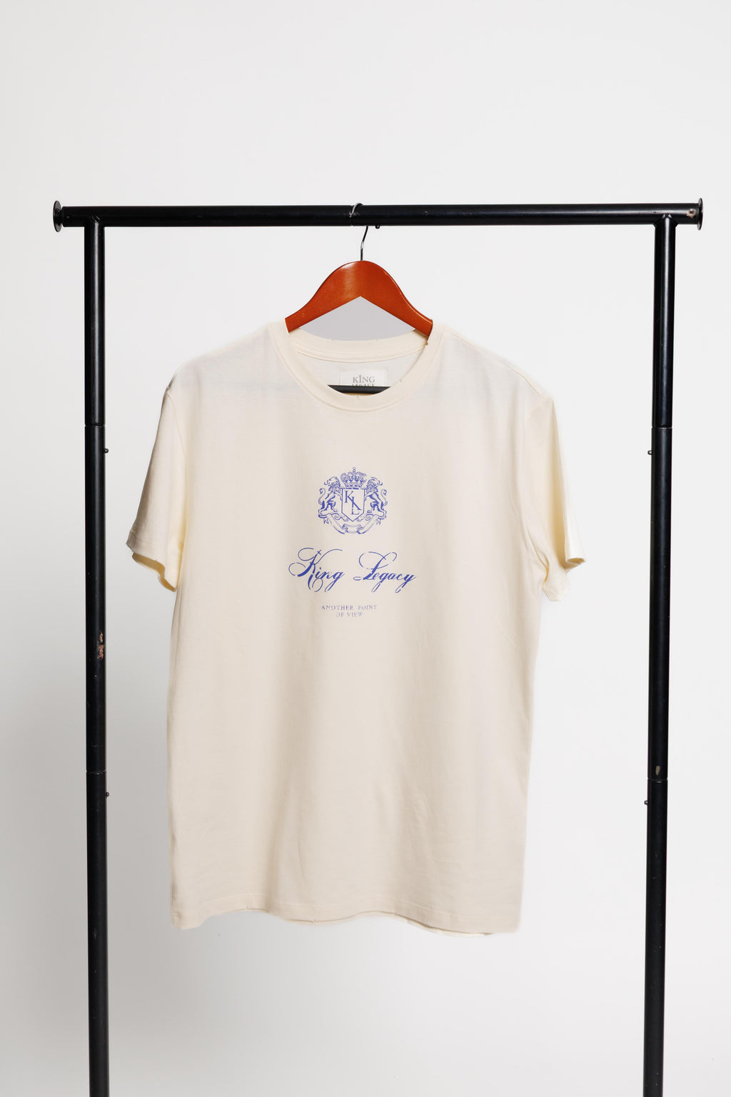 PLAYERA CREMA CRESTED